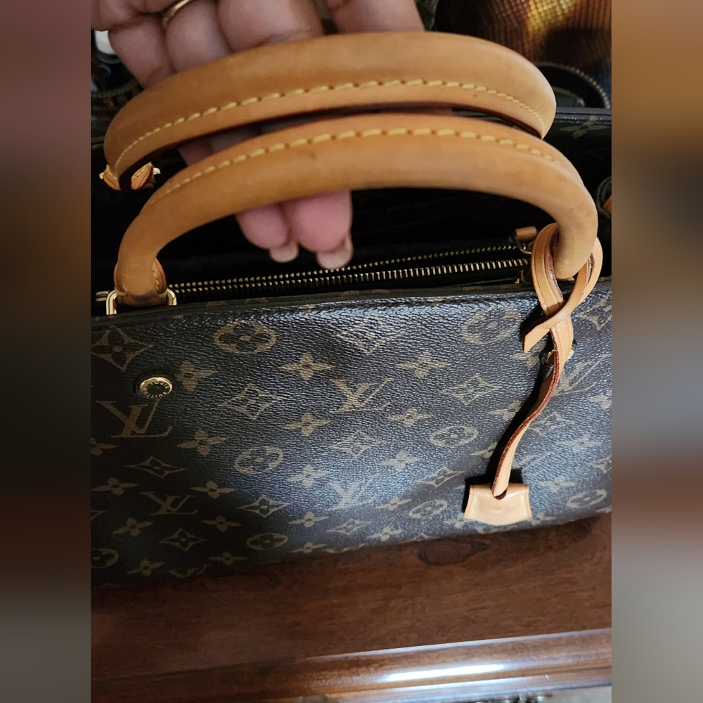 Louis Vuitton Montaigne purse